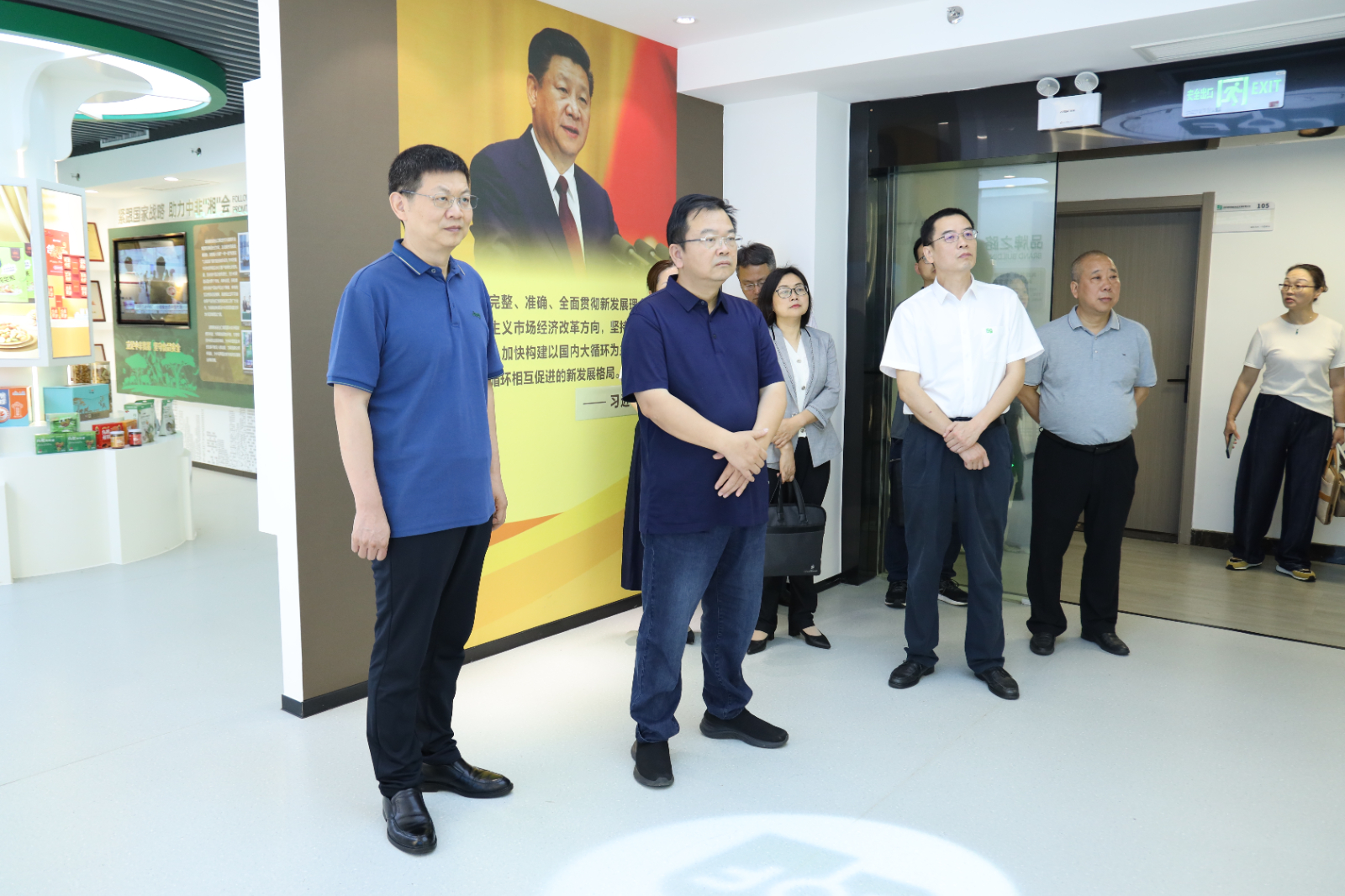 湖南省國(guó)資委黨委委員、副主任馮傳良一行調(diào)研湖南農(nóng)業(yè)集團(tuán)